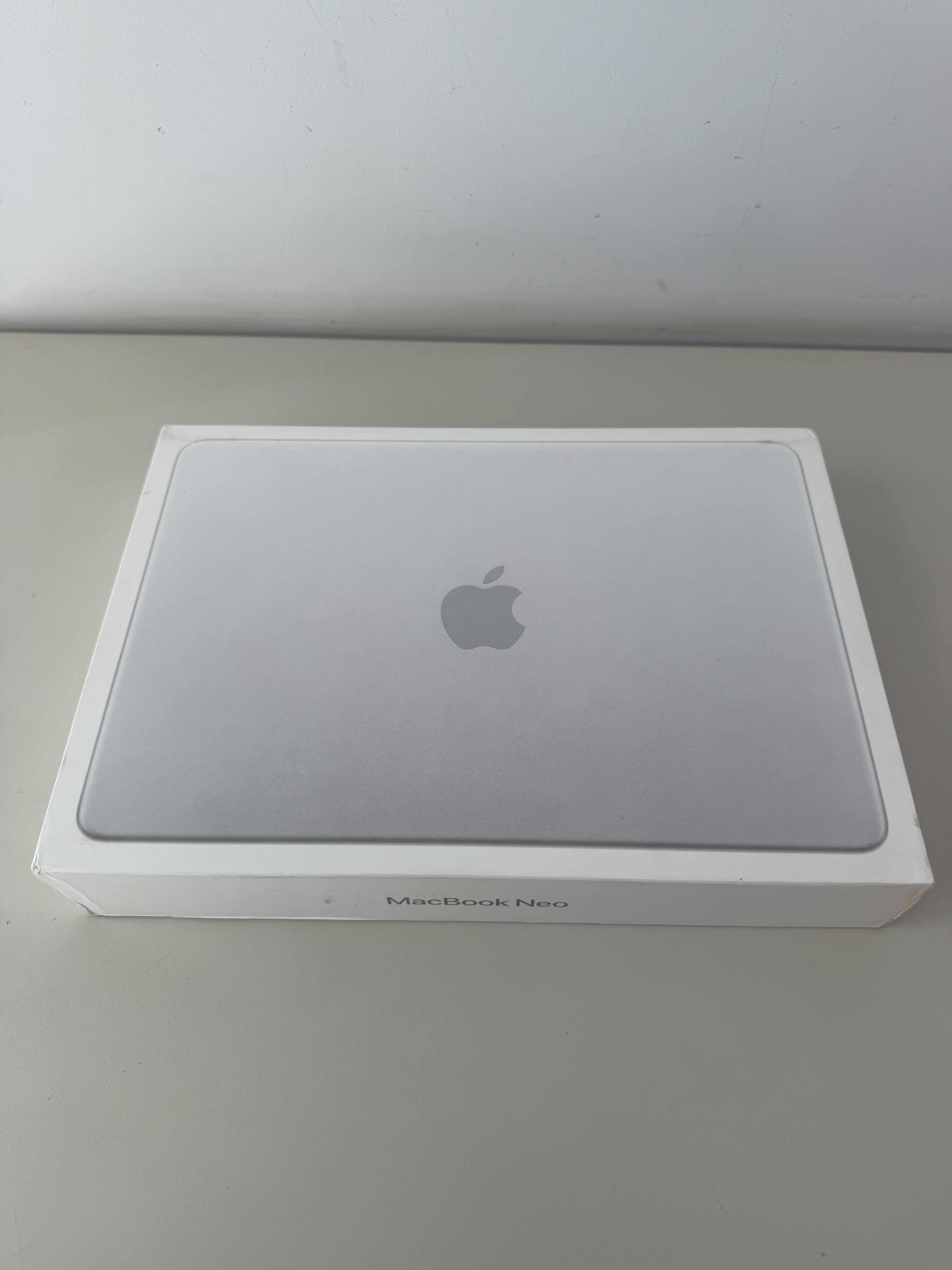 MacBook Neo 8GB 512GB Prateado - Seminovo